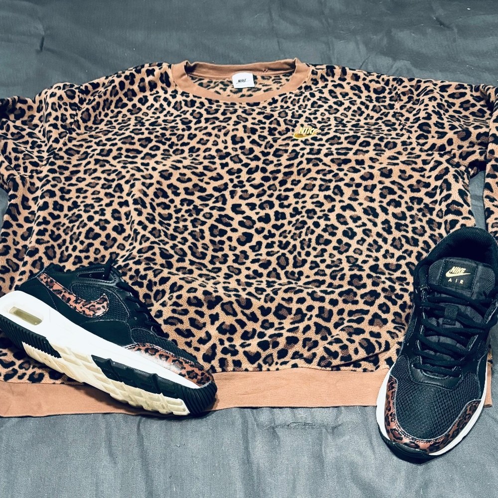 Nike Sweatshirt with Matching Nike Air Max sneakers